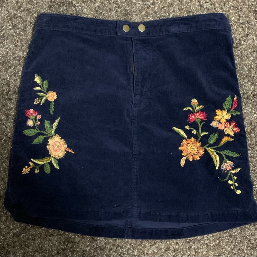 Cute detailed skirt